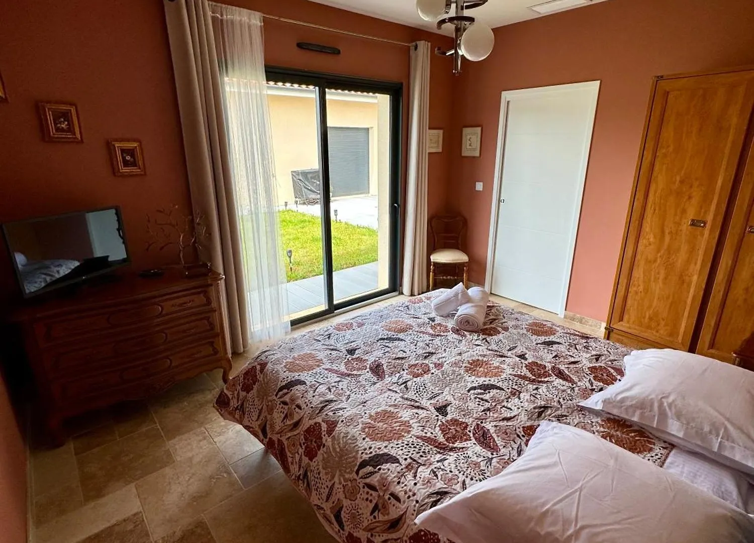 Hotel Aux Oliviers D'Artur à Tour-de-Faure France